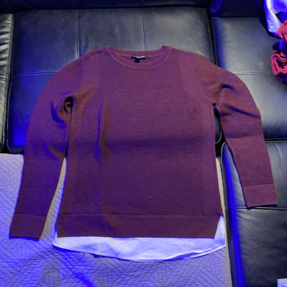 Super cute sweater in good preloved condition :)